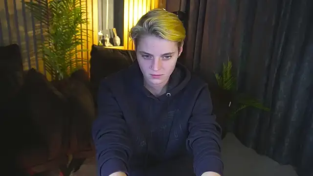 Snapshot of RoxyFlamee chatting on 12/03/25, 01:42 RoxyFlamee online show from 12/03/25, 01:42