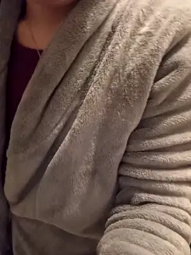 gatitachula93 online show from 02/04/26, 07:31