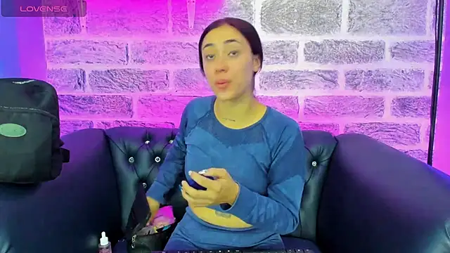 Snapshot of Ariana_collinss chatting on 05/14/26, 12:23 Ariana collinss online show from 05/14/26, 12:23