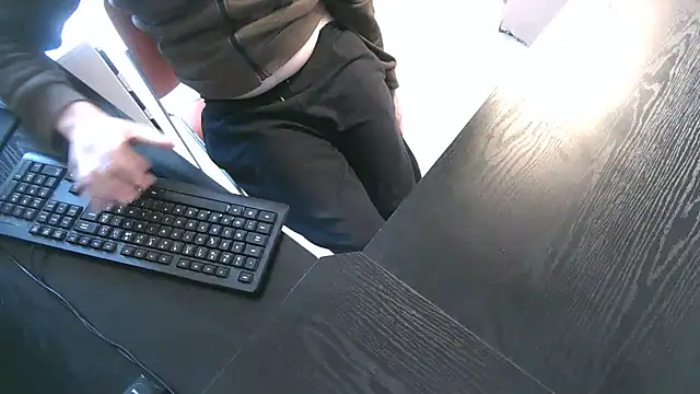 Snapshot of TRESBONNEBITE chatting on 12/21/25, 02:02 TRESBONNEBITE online show from 12/21/25, 02:02