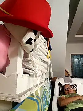 Snapshot of Delcarmen3 chatting on 12/17/25, 12:27 Delcarmen3 online show from 12/17/25, 12:27