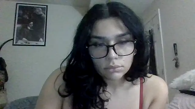 Snapshot of lunabellaX0 chatting on 12/05/25, 12:52 lunabellaX0 online show from 12/05/25, 12:52