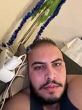 Snapshot of Darnold007 chatting on 12/13/25, 08:47 Darnold007 online show from 12/13/25, 08:47