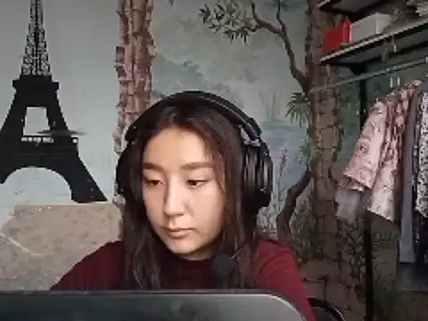 Snapshot of Sofiaherexo chatting on 12/04/25, 09:29 Sofiaherexo online show from 12/04/25, 09:29