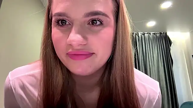 Snapshot of ShirlStyer chatting on 12/17/25, 11:38 ShirlStyer online show from 12/17/25, 11:38