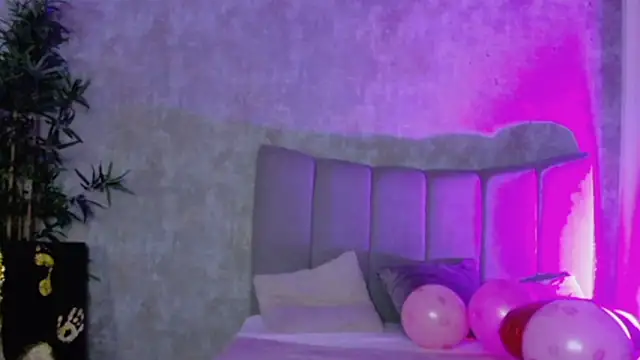 Snapshot of LucyRayy chatting on 02/18/26, 07:54 LucyRayy online show from 02/18/26, 07:54