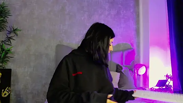 Snapshot of LucyRayy chatting on 02/25/26, 07:56 LucyRayy online show from 02/25/26, 07:56