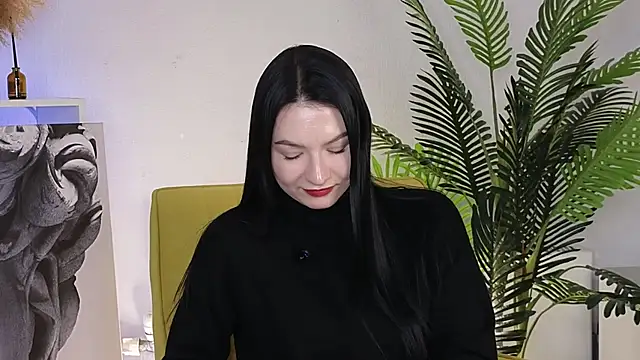 Snapshot of ElodiaMominee chatting on 12/02/25, 10:31 ElodiaMominee online show from 12/02/25, 10:31