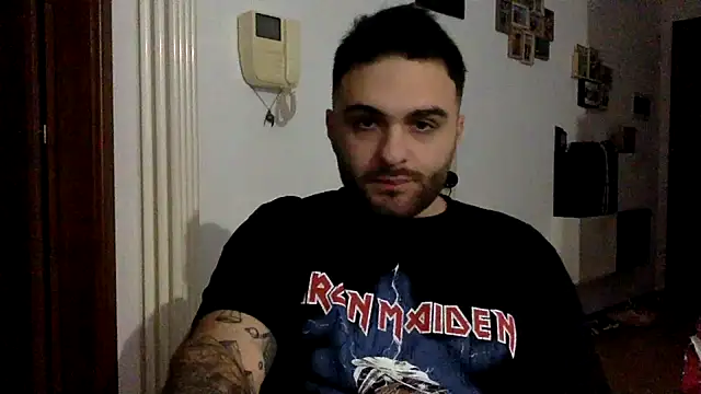 Snapshot of Rente22 chatting on 12/01/25, 03:06 Rente22 online show from 12/01/25, 03:06