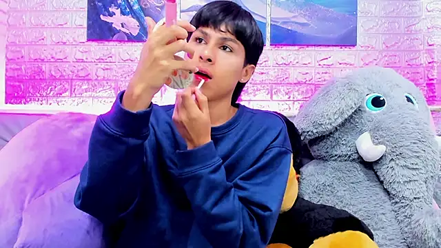 Snapshot of StormLuxX chatting on 01/18/26, 01:37 StormLuxX online show from 01/18/26, 01:37