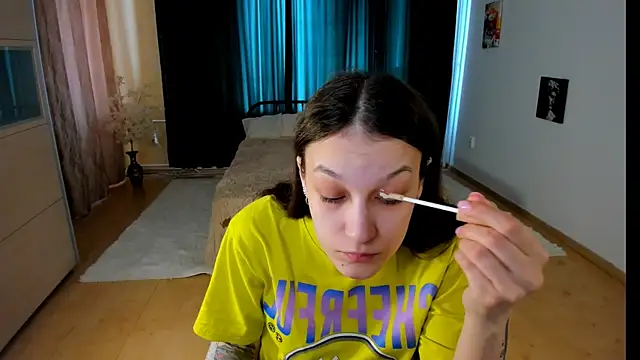 KrisDoeil online show from 04/23/26, 01:51