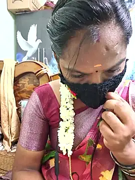 Snapshot of Tamil_Pallavi chatting on 06/12/26, 04:22 Tamil Pallavi online show from 06/12/26, 04:22