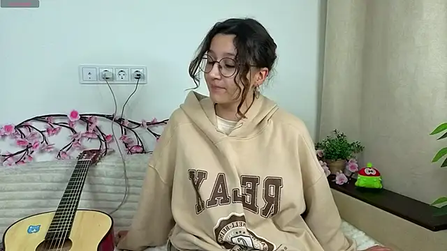 Snapshot of LinBeemon chatting on 12/18/25, 04:24 LinBeemon online show from 12/18/25, 04:24