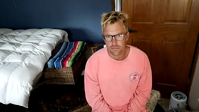 Snapshot of SpunRedneck chatting on 06/20/26, 12:03 SpunRedneck online show from 06/20/26, 12:03