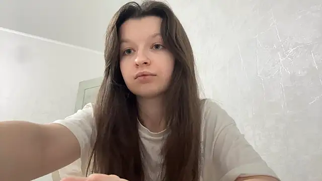 Snapshot of EllieBerrie chatting on 12/17/25, 05:30 EllieBerrie online show from 12/17/25, 05:30