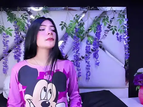 Snapshot of liinzy_rouse69 chatting on 12/17/25, 03:07 liinzy rouse69 online show from 12/17/25, 03:07