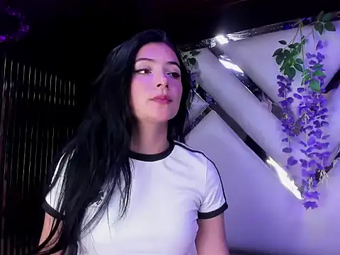 Snapshot of liinzy_rouse69 chatting on 02/28/26, 02:51 liinzy rouse69 online show from 02/28/26, 02:51