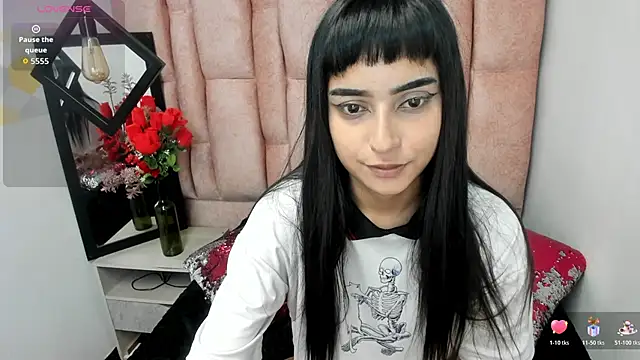 Snapshot of CLEO_ROSS chatting on 12/13/25, 08:36 CLEO ROSS online show from 12/13/25, 08:36