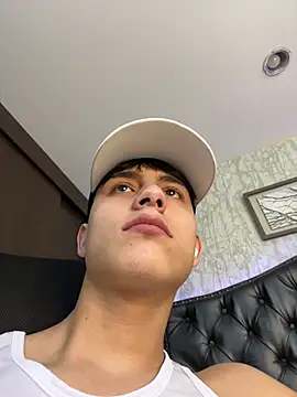 Lander Cruz online show from 04/22/26, 07:26