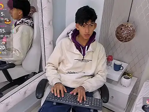 Valentino Lux online show from 12/14/25, 11:59