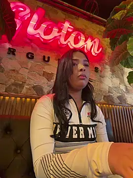 Snapshot of MIAROGGERSS chatting on 12/20/25, 12:51 MIAROGGERSS online show from 12/20/25, 12:51