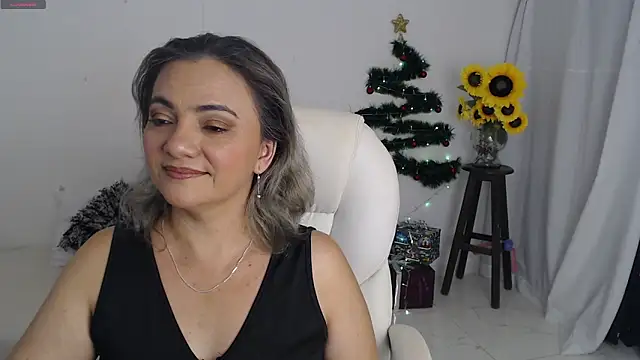 Snapshot of Katiana80 chatting on 12/18/25, 12:44 Katiana80 online show from 12/18/25, 12:44