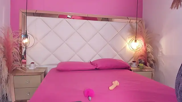 KeylaDolse online show from 12/15/25, 06:01