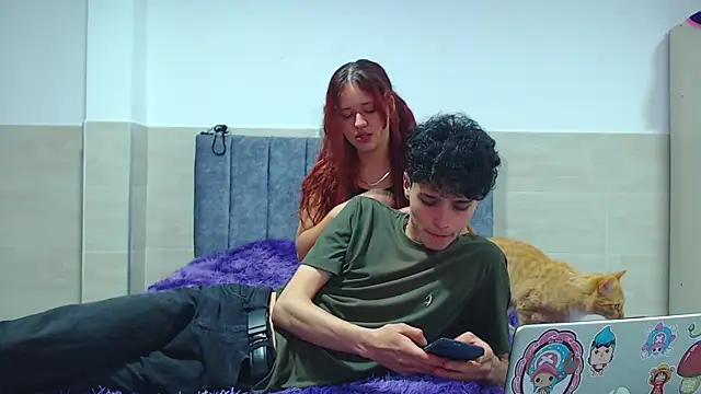 Snapshot of hottie_couplee chatting on 12/03/25, 10:52 hottie couplee online show from 12/03/25, 10:52