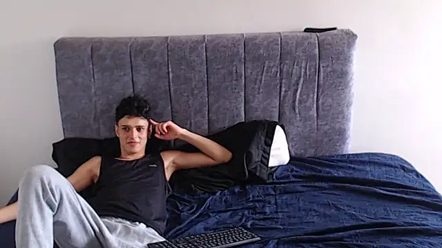 Snapshot of hottie_couplee chatting on 05/20/26, 10:05 hottie couplee online show from 05/20/26, 10:05