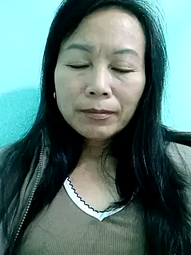 Snapshot of Lili-123k chatting on 12/02/25, 11:56 Lili-123k online show from 12/02/25, 11:56