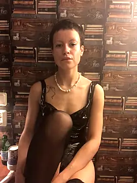 Snapshot of YoungDutchRuby chatting on 12/03/25, 02:48 YoungDutchRuby online show from 12/03/25, 02:48