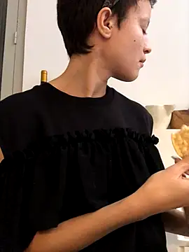 Snapshot of YoungDutchRuby chatting on 12/16/25, 04:12 YoungDutchRuby online show from 12/16/25, 04:12