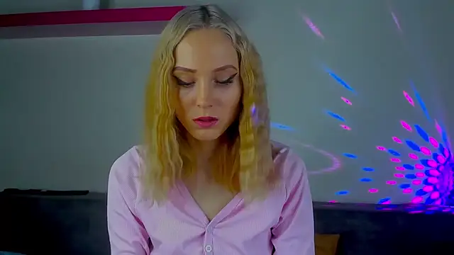 Gina Gina love online show from 12/22/25, 11:07