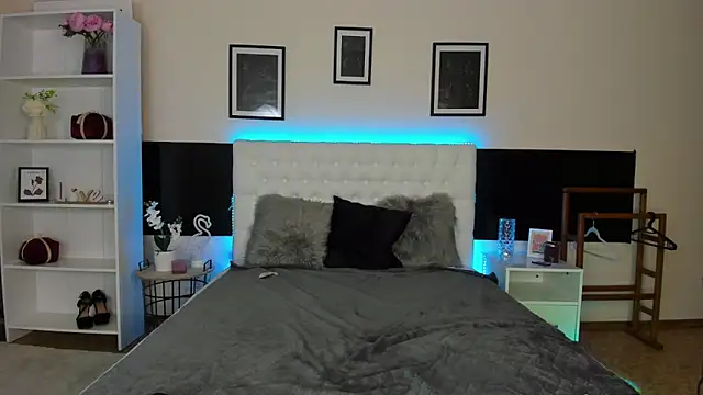 KiraNeeww online show from 02/09/26, 06:17