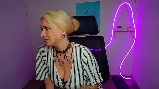 Melodie Aster online show from 04/03/26, 11:41