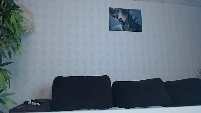 SilviaVanda online show from 12/22/25, 07:27