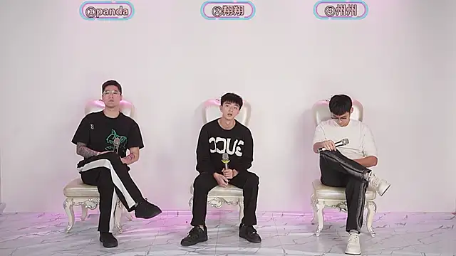 Snapshot of OUBA-boy chatting on 12/03/25, 01:31 OUBA-boy online show from 12/03/25, 01:31