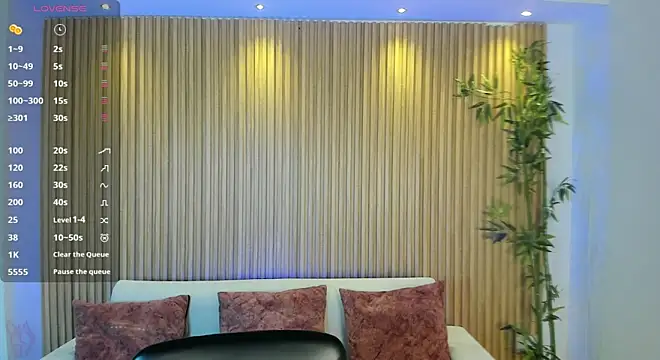 TiffanyHoustton online show from 04/11/26, 12:42