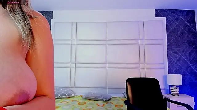 TiffanyHoustton online show from 04/23/26, 12:29