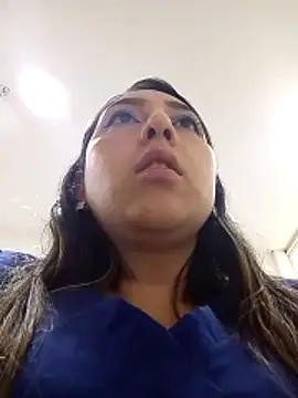 Snapshot of Valeria_montana_ chatting on 02/27/26, 04:40 Valeria montana online show from 02/27/26, 04:40