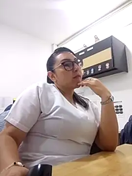 Valeria montana  online show from 04/21/26, 12:00