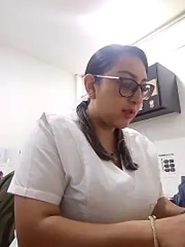 Valeria montana  online show from 04/22/26, 12:07