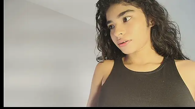 Snapshot of phia_carter chatting on 12/20/25, 04:14 phia carter online show from 12/20/25, 04:14