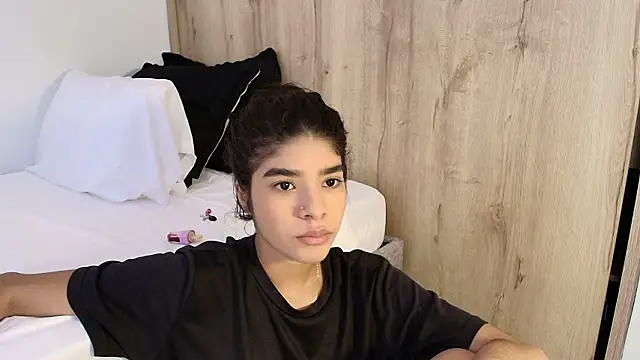 Snapshot of phia_carter chatting on 02/06/26, 03:59 phia carter online show from 02/06/26, 03:59