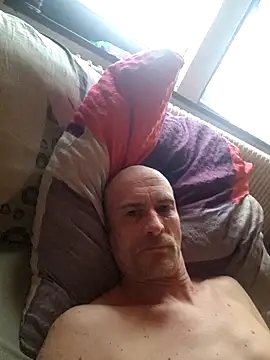 Snapshot of MR_P_Solo_Bassbitch chatting on 04/14/26, 02:45 MR P Solo Bassbitch online show from 04/14/26, 02:45