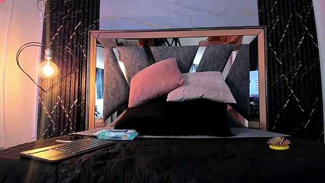 Hotty redd online show from 12/03/25, 07:45