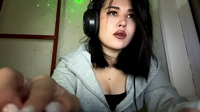 Lolamein online show from 12/15/25, 01:26