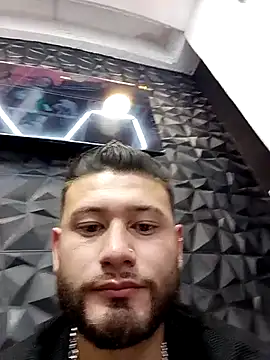 Snapshot of MaxSteel_x chatting on 12/05/25, 05:20 MaxSteel x online show from 12/05/25, 05:20