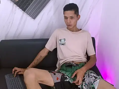 Snapshot of Axel_Marcu chatting on 12/04/25, 12:25 Axel Marcu online show from 12/04/25, 12:25