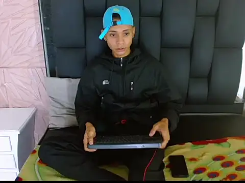 Snapshot of Axel_Marcu chatting on 12/16/25, 04:50 Axel Marcu online show from 12/16/25, 04:50